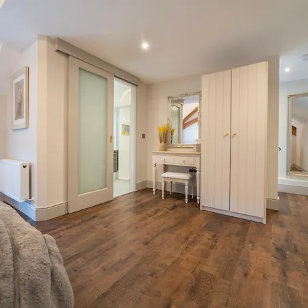 Prázdninový dům Quiet Country Charm, Luxurious 1-Bedroom Converted Courtyard Stable Near Beautiful Kinsale Kinsale