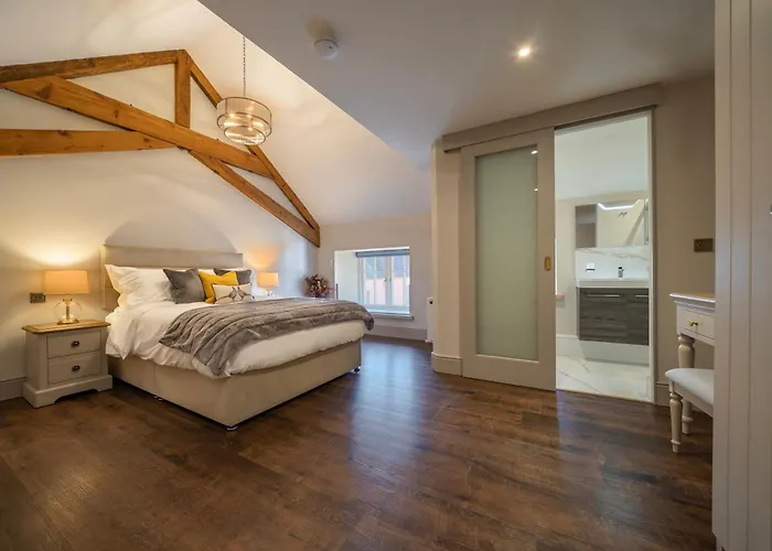 Luxury 1 Bedroom Converted Stable, Self-catering Near Superb *